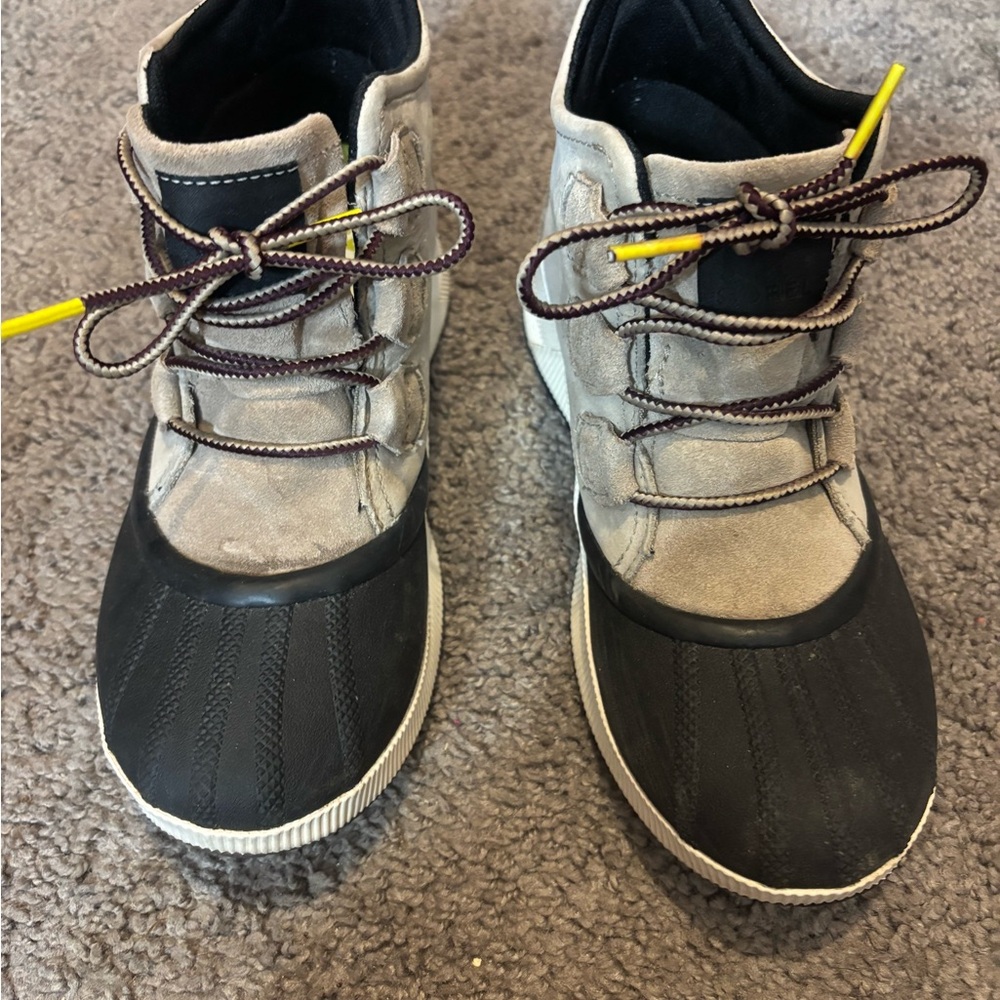 Sorel Size 8 Black and Tan Lace-Up Rain Boots